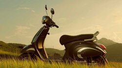 क्लासिक लुक और हाइटेक फीचर्स वाला ये इलेक्ट्रिक स्कूटर सिंगल चार्ज में देता है 120 km तक की रेंज, पढ़ें पूरी डिटेल