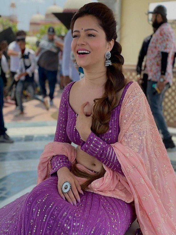 RUBINA DILAIK DESI LOOK