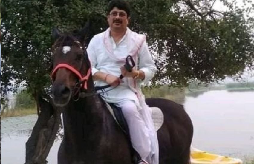 राजा भैया पर 19 दिसम्बर 2010 को ब्लॉक प्रमुख चुनाव के दौरान बसपा नेता मनोज शुक्ला के अपहरण का मामला दर्ज है। राजा भैया का कहना था कि वह अपने हलफनामें में भी इसी एक केस का जिक्र करने वाले हैं।
