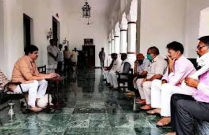 राजा भैया ने बताया कि ये सारे ही मुकदमे फर्जी थे और ट्रायल में इन्हें गलत पाया गया था। अब केवल उन पर एक ही मुकदमा है।