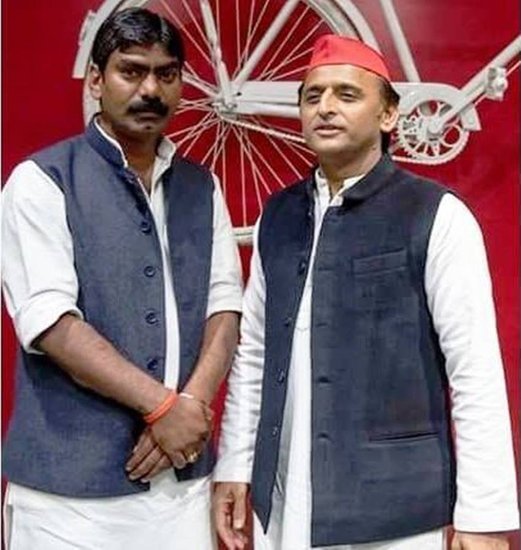 पिछले कुछ समय से राजा भैया और अखिलेश यादव के बीच मनमुटाव देखने को मिल रहा है। इस तल्खी का नतीजा ये हुआ कि 20 साल बाद फिर से समाजवादी पार्टी ने राजा भैया के सामने अपना कैंडिडेट उतार दिया है।