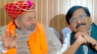 Rakesh Tikait Sanjay Raut Viral Photo, Sanjay Raut Tikait Photo