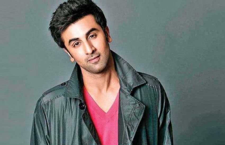 रणबीर ने बताया था कि जब भी उनकीर उनकी एक्स गर्लफ्रेंड की लड़ाई होती थी तो वह हर बार गुस्से में उनकी जीती हुई ट्रॉफी तोड़ दिया करती थीं।