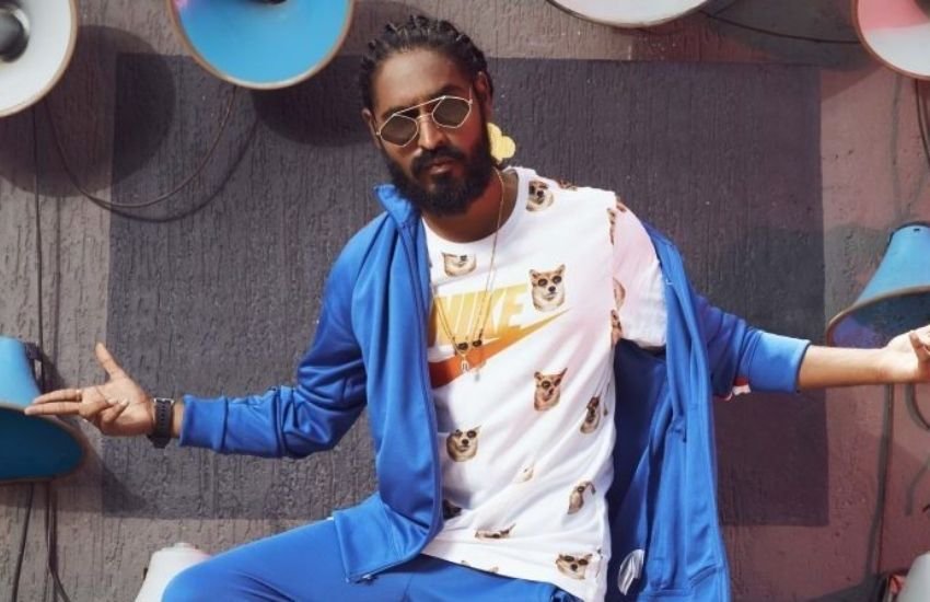 रैपर एमीवे बंटाई का असली नाम बिलाल शेख़ है। 