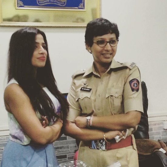 रश्मि करंदीकर मुंबई पुलिस की तेज तर्रार अधिकारी हैं। वह साइबर सेल में डीसीपी के पद पर तैनात हैं।