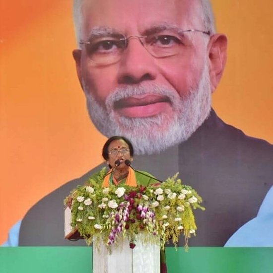 रीता बहुगुणा जोशी प्रयागराज से बीजेपी की लोकसभा सांसद हैं। 2019 में सांसद बनने से पहले वह योगी आदित्यनाथ की सरकार में मंत्री भी रह चुकी हैं।