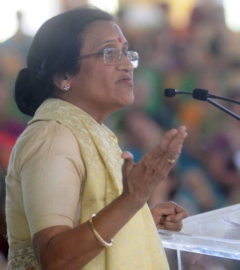 रीता बहुगुणा बहुगुणा जोशी पहले कांग्रेस पार्टी में थीं। 2016 में उन्होंने कांग्रेस का साथ छोड़ बीजेपी का दामन थाम लिया था।