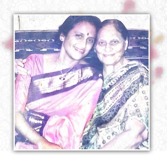 रीता बहुगुणा जोशी की मां का नाम कमला बहुगुणा था। वह फूलपुर लोकसभा सीट से सांसद रही थीं।