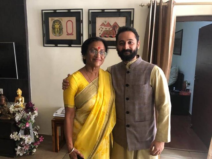 रीता बहुगुणा जोशी के बेटे हैं मयंक जोशी। मयंक के लिए रीता बहुगुणा जोशी ने लखनऊ कैंट से विधानसभा सीट की मांग की है। 