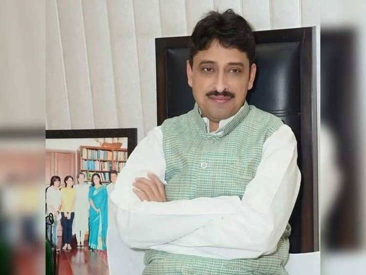 सहारनपुर के इमरान मसूद समाजवादी पार्टी में शामिल हो चुके हैं। उनके जुड़वा भाई नोमान मसूद बीएसपी में हैं। दोनों के नेता अलग हो चुके हैं। 