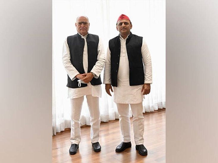 बसपा से अंबेडकर नगर के सांसद रहे राकेश पांडे अब सपा में हैं। मौजूदा सांसद और राकेश पांडे के बेटे रितेश पांडे बसपा में हैं।