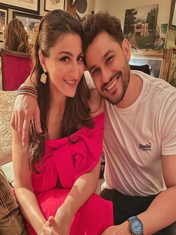 SOHA KUNAL BEAUTIFUL COUPLE