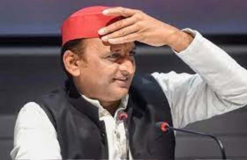 अखिलेश यादव के साथ कभी वो नेता भी खड़े थे, जो कभी मुलायम के करीबी थे। पिता-पुत्र विवाद में कई मुलायम सिंह यादव के सिपाही, अखिलेश के साथ खड़े नजर आए थे। तो चलिए जानें कि अखिलेश यादव के ये 7भरोसमंद सिपाही कौन, कब और कैसे बना था।