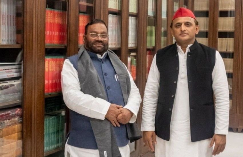 सपा के स्टार प्रचारकों में हाल ही में भाजपा छोड़कर साइिकल की सवारी करने वाले पूर्व मंत्री स्वामी प्रसाद मौर्य होंगे।