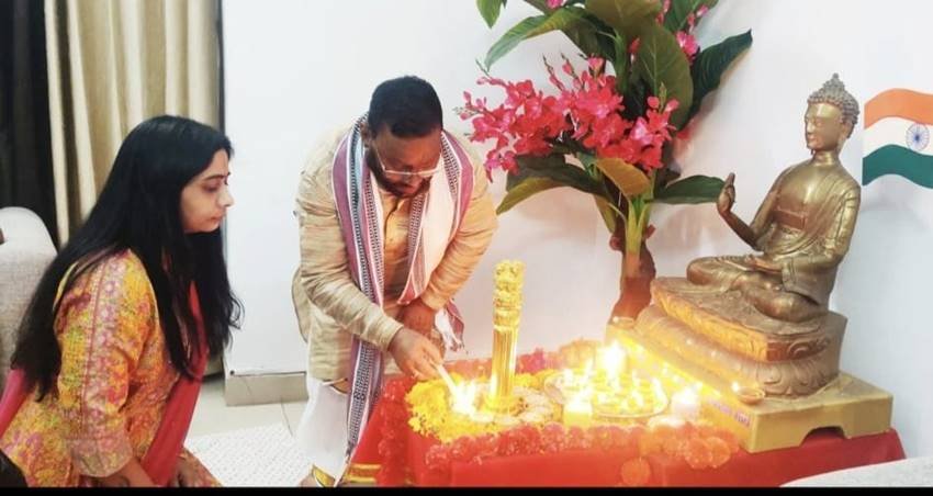 साल 2010 में संघमित्रा और नवल किशोर शाक्य ने शादी कर ली। 2021 की जनवरी में दोनों का तलाक हुआ। तलाक के छह महीने बाद ही नवल किशोर ने दूसरी शादी कर ली।