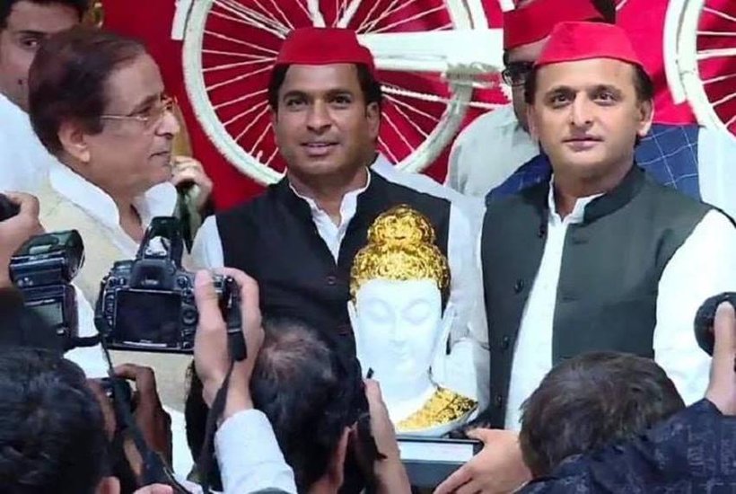 अखिलेश यादव की मौजूदगी में वह सपा में शामिल हुए थे। 2019 के चुनाव में नवल किशोर ने प्रदेशभर में सपा के लिए प्रचार किया। 