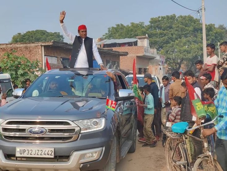 बता दें कि नवल किशोर शाक्य समाजवादी पार्टी के नेता हैं और बिधूना विधानसभा सीट से राजनीति करते हैं।