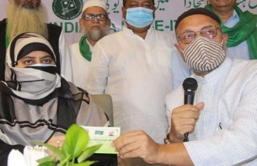 बाहुबली नेता और पांच बार विधायक रहे अतीक अहमद की पत्नी शाइस्ता परवीन AIMIM में पिछले दिनों लखनऊ में एआईएमआईएम चीफ असदुद्दीन ओवैसी की मौजूदगी में पार्टी में शामिल हुई थीं।