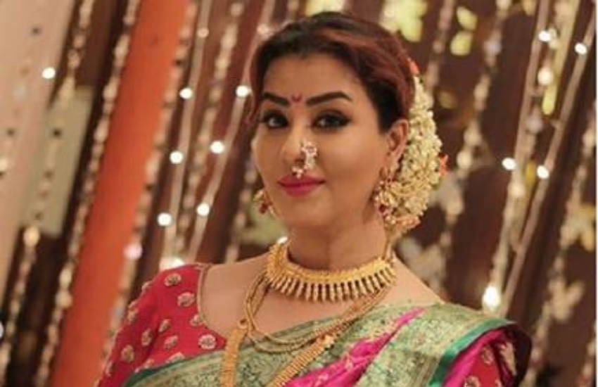 शिल्पा ने अपने इंटरव्यू में शुभांगी अत्रे की एक्टिंग पर सीधे कटाक्ष किया था और कहा था कि वह उनके जैसे कपड़े पहन सकती हैं और उनकी तरह दिख सकती हैं, लेकिन उनकी तरह वह एक्टिंग नहीं कर सकती हैं।