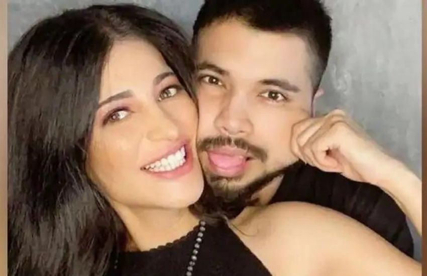 श्रुति हासन का नाम विदेशी ब्वॉयफ्रेंड माइकल कोर्सल के साथ जुड़ा था। साल 2016 में दोनों रिलेशनशिप में आए थे, लेकिन 2019 में अलग हो गए। 