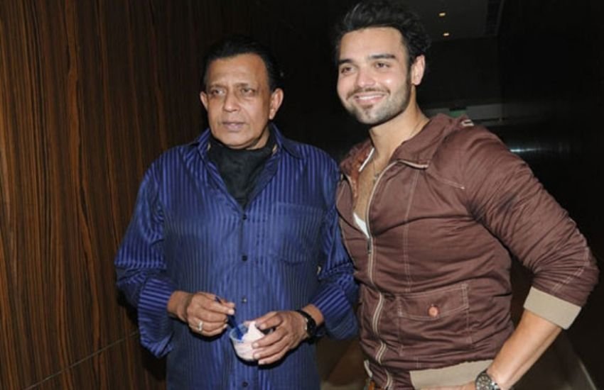 एक्टर मिथुन चक्रवर्ती के बेटे महाअक्षय बॉलीवुड में वो कमाल नहीं दिखा सके जो कभी उनके पिता ने हासिल किया था।