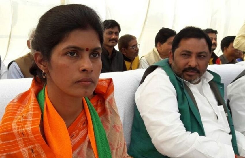 वहीं, दयाशंकर की पत्नी भी सरोजनीनगर सीट के लिए बीजेपी से टिकट चाहती हैं।