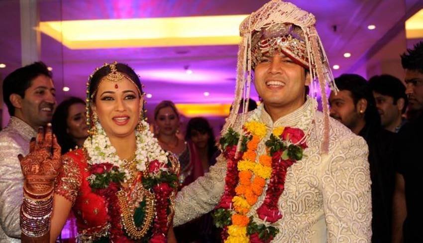 श्वेता तिवारी ने अपने को एक्टर तो नहीं लेकिन साथ में ही काम करने वाले अभिनव कोहली से शादी रचाई थी। दोनों तलाक ले अलग हो चुके हैं। 