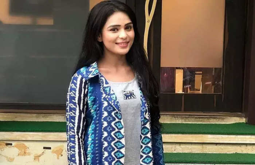 सीरियल 'ये रिश्ता क्या कहलाता है' में नजर आ चुकी सोनल वेंगुर्लेकर ने भी एक बार सोशल मीडिया पर बताया था कि उनके पास रुपए खत्म हो चुके हैं जिसके बाद उन्होंने अपने मेकअप मैन से मदद मांगी थी।
