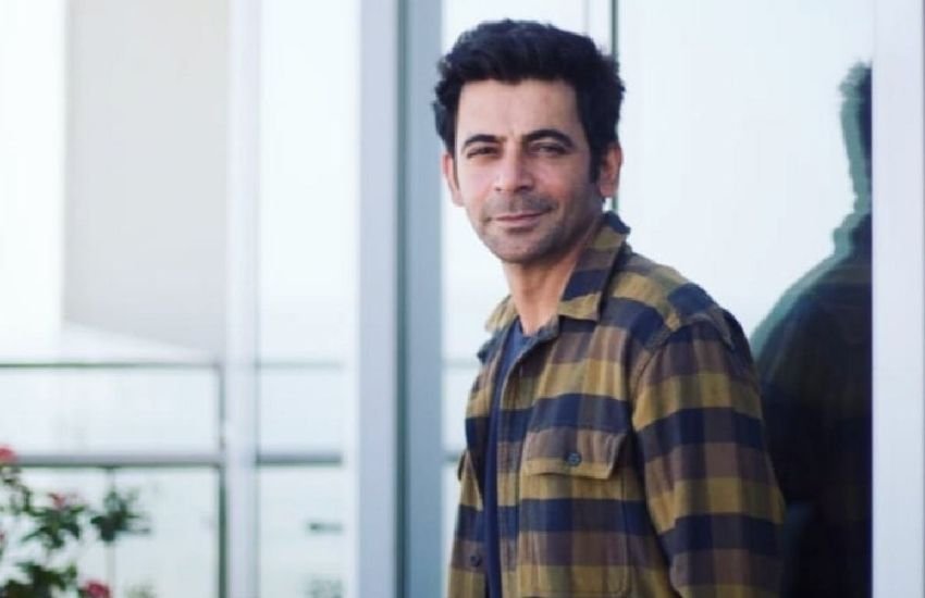 कॉमेडियन सुनील ग्रोवर पहले 'कॉमेडी नाइट्स विद कपिल' के दौरान भी वह शो छोड़कर नए शो का हिस्सा बनने के लिए गए थे लेकिन उसके असफल होने के बाद उन्होंने 'कॉमेडी नाइट्स विद कपिल' पर वापसी कर ली थी। हालांकि, बाद में वह फिर कपिल के नए शो में नजर नहीं आए।