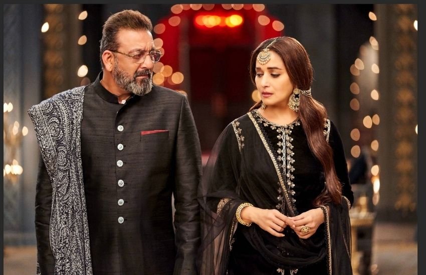 एक समय माधुरी दीक्षित और संजय दत्त के अफेयर की भी चर्चा रही थी, लेकिन टाडा केस में संजय दत्त का नाम आने के बाद माधुरी उनसे दूर हो गई थीं। उसके बाद से दोनों ने कभी स्क्रीन शेयर नहीं किया था, लेकिन साल 2019 में 21 साल बाद दोनों एक बार फिल्म कलंक में नजर आए थे।