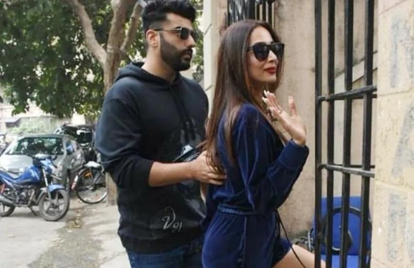 मलाइका अरोड़ा भी तलाक के बाद खुद से 12 साल छोटे अर्जुन कपूर के साथ लिव-इन में हैं।