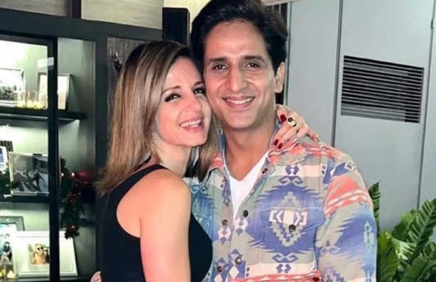 सुजैन खान की भी ऋतिक रौशन से तलाक के बाद रुमर्ड बॉयफ्रेंड अर्सलान गोनी के साथ नाम की चर्चा है।