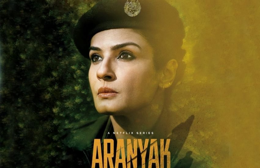 वेब सीरीज 'अरण्यक' में रवीना ने एसएचओ कस्तूरी डोगरा का रोल प्ले किया है, जो एक मर्डर मिस्ट्री को सुलझाने में लगी होती है।