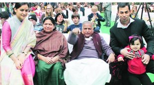 aparna yadav, prateek yadav, mulayam singh yadav, up elections