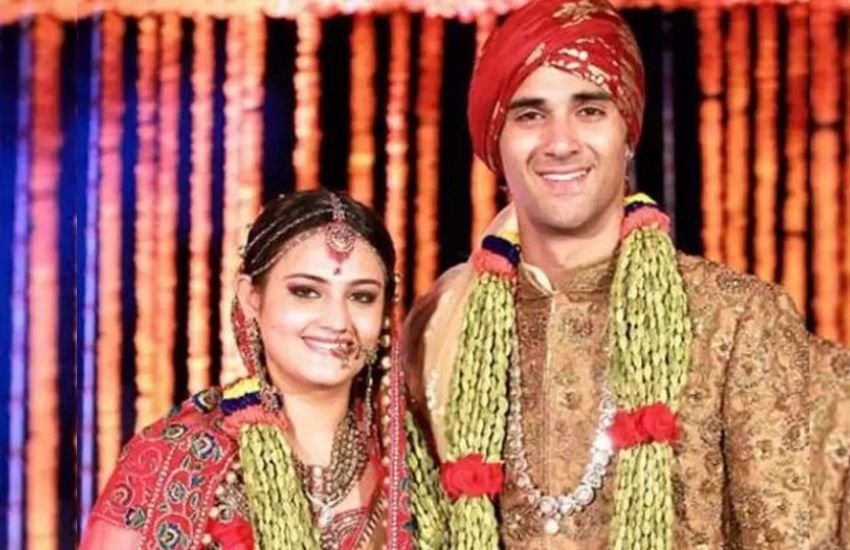  पुलकित सम्राट ने साल 2014 में श्वेता रोहिरा के साथ शादी रचाई थी। लेकिन इनकी शादी भी लंबी नहीं चल सकी और शादी के 11 महीने बाद ही इन्होंने एक दूसरे से तलाक ले लिया।