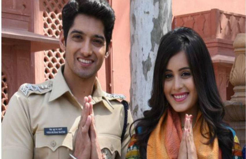 ‘तू सूरज मै सांझ पिया जी’ सीरियल में भाई-बहन का किरदार निभाने वाले मयंक शर्मा और रिया शर्मा रियल लाइफ में एक दूसरे के प्यार में थे।शूटिंग के दौरान ही इन दोनों में प्यार की शुरुआत हुई थी।