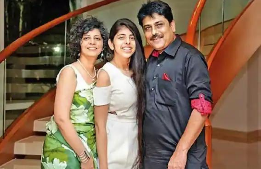 शैलेश लोढ़ा (Shailesh Lodha): सीरियल में जेठालाल के दोस्त तारक मेहता के किरदार में नजर आए शैलेश लोढ़ा की बेटी का नाम स्वरा है. मीडिया रिपोर्ट्स की मानें तो स्वरा को लिखने पढ़ने का काफी शौक है और वे एक किताब भी लिख चुकी हैं.
