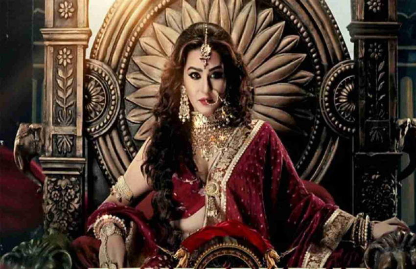 शिल्पा ने पौरुषपुर में मीरावती रानी का किरदार निभाया था। इसमें वह बड़े नथ और मांग टीके के साथ नजर आई थीं। एक बार उनकी सोशल मीडिया पर कुछ और ऐसी ही तस्वीरें नजर आने लगी हैं।