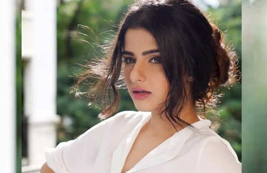 अवंतिका जी5 की वेब सीरीज 'मिथ्या' से अभिनय की दुनिया में कदम रख रही हैं। इस सीरीज में अवंतिका हुमा कुरैशी के साथ नजर आएंगी, जो लीड रोल निभा रही हैं। सीरीज का फर्स्ट लुक पोस्टर जारी कर दिया गया है, जिस पर हुमा और अवंतिका को दिखाया गया है। 