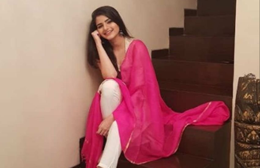 एक्टिंग के अलावा अवंतिका को ट्रेवलिंग, डांसिंग, फैशन, दोस्तों के साथ पार्टी एन्जॉय करना काफी पसंद है।