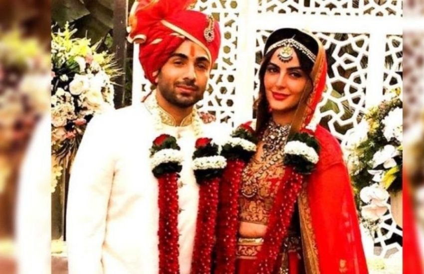 मंदाना करीमी ने बिजनेसमैन गौरव गुप्ता से साल 2017 में शादी रचाई थी लेकिन 6 महीने बाद ही इन दोनों ने आपसी सहमति से तलाक ले लिया।