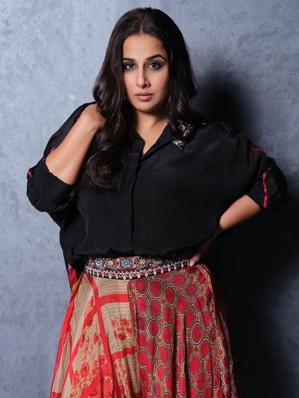 VIDYA BALAN STYLISH LOOK