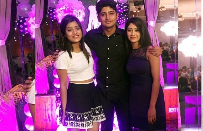 शिवांगी के एक भाई और बहन है। उनकी बहन का नाम शीतल और भाई का नाम समर्थ है।