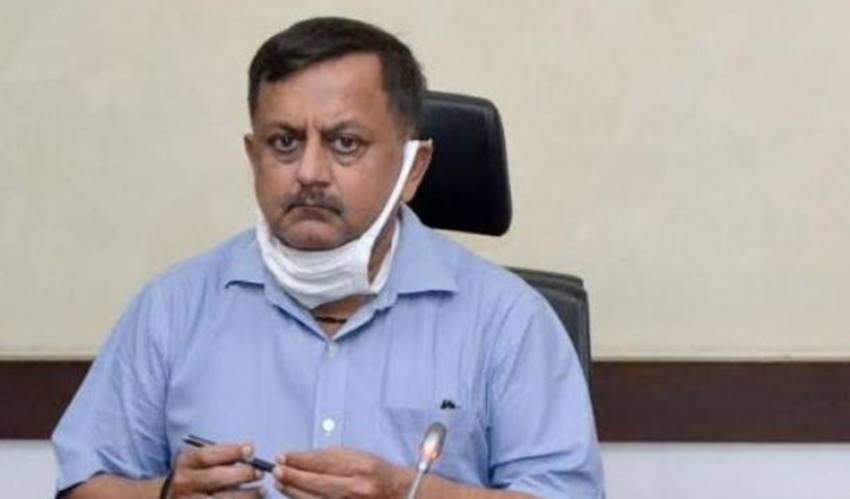 पहला नाम है वरिष्ठ आईएएस अफसर अवनीश अवस्थी का। उनकी गिनती राज्य के सबसे ताकतवर आईएएस अधिकारी के तौर पर की जाती है।