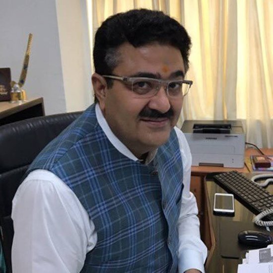 नवनीत सहगल 1988 बैच के आईएएस अधिकारी हैं। वह योगी आदित्यनाथ से पहले मा.ावती और अखिलेश के भी भरोसेमंद अधिकारियों में शुमार रह चुके हैं।