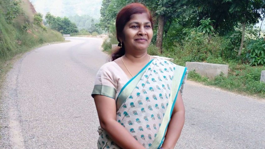 संगीता बिंद यूपी की राजनीति का गुमनाम चेहरा थीं। उनकी पहचान गाजीपुर जिले तक ही थी। वह गाजीपुर में छात्र राजनीति और पंचायत स्तर की राजनीति करती रहीं। 2017 में वह पहली बार बीजेपी के टिकट पर विधायक बनीं। योगी आदित्यनाथ ने संगीता बिंद को अपने कैबिनेट में शामिल किया।