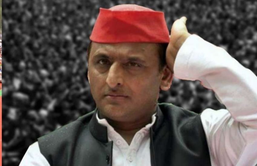 योगी के बाद अब अखिलेश ने भी जनता के बीच अपनी लोकप्रियता साबित करने का दांव खेला है।