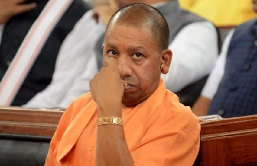 योगी आदित्यनाथ गोरखपुर से विधानसभा चुनाव लड़ने के साथ ही यूपी चुनाव का 18 साल का एक रिकॉर्ड भी टूटा है। 