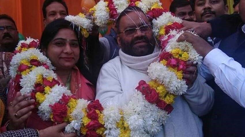 स्वामी प्रसाद मौर्य की बेटी संघमित्रा इससे पहले भी अखिलेश यादव के परिवार के खिलाफ ताल ठोक चुकी हैं। 