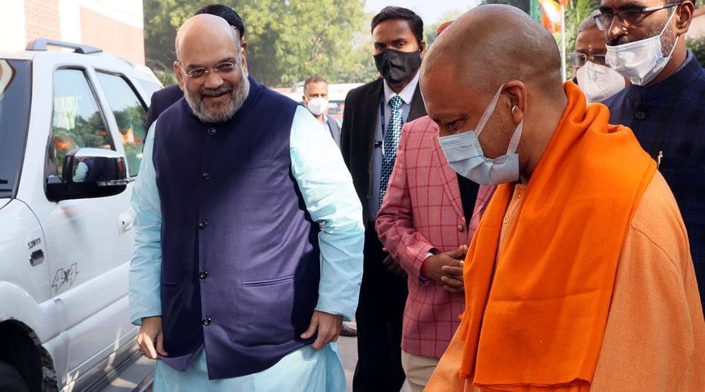 दिल्ली में बैठक से पहले अमित शाह और योगी आदित्यनाथ। फोटो- एक्सप्रेस @ प्रेमनाथ पांडेय